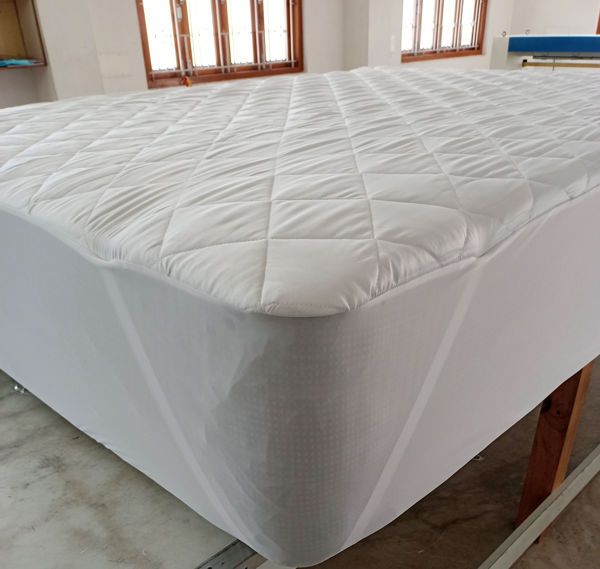 Oxford Three Layer Quilted Bed Pads Waterproof Fitted with 2" Anchor Band
